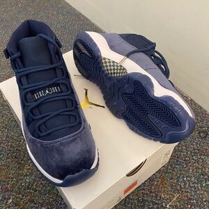 Air Jordan 11 retro Midnight Navy Velvet